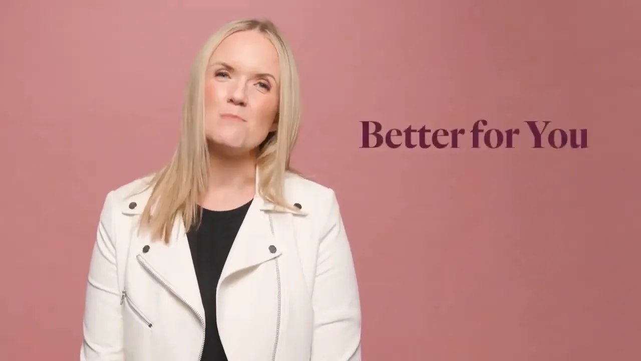 TrueRenews budskap ‘Better for You’ visas tillsammans med programledaren på skärmen